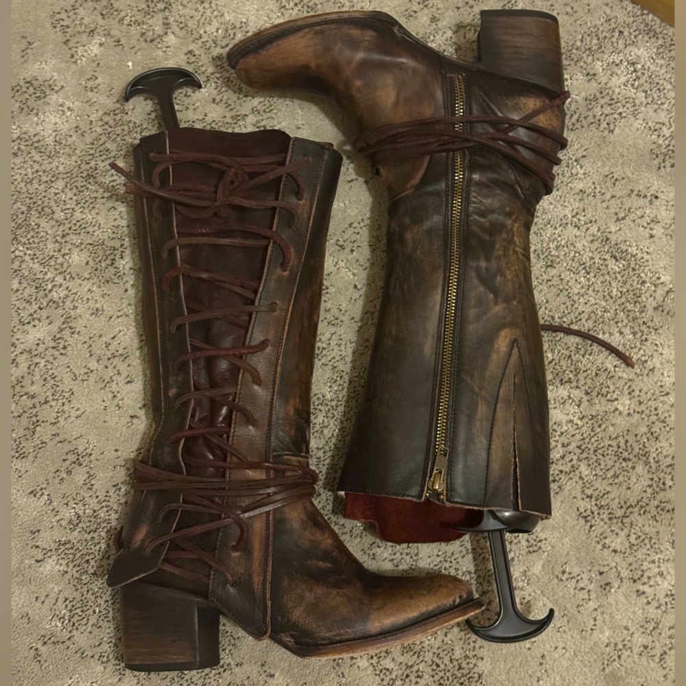 Freebird Cash *Rare bird* distressed dark brown sz 9